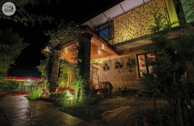 Udechee Huts Hotel