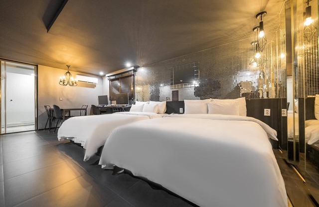 Uijeongbu XYM Premium Hotel