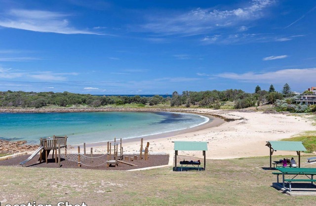 Ultimate Beach House, 19a Graham Street - views , peace & quiet