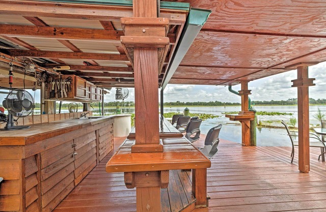 Ultimate Fisher's Retreat on Lake Rousseau!