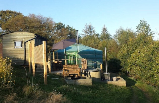 Ultimate Luxury Yurt Experience With Hot Tub - Lake Yurt