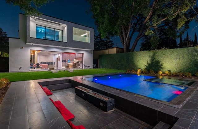 Ultra Modern LA Retreat With Pool + Firepit
