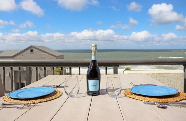 Unbeatable ocean view from enormous balcony!HUGE 2/2 with 5- star reviews!