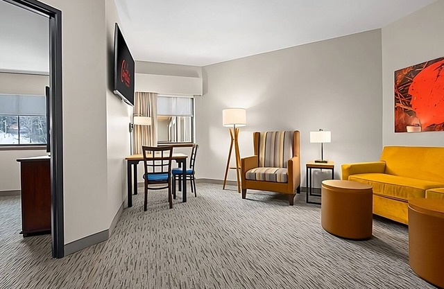 Unforgettable Getaway! 2 Units w/Complimentary Breakfast, Indoor Activities!