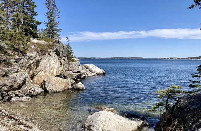 Unforgettable Oceanfront: Panoramic Ocean Views Await at Ledgemere Cottage