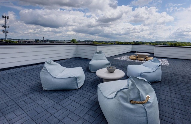 Unified 2une - Rooftop Deck - Mins to Downtown