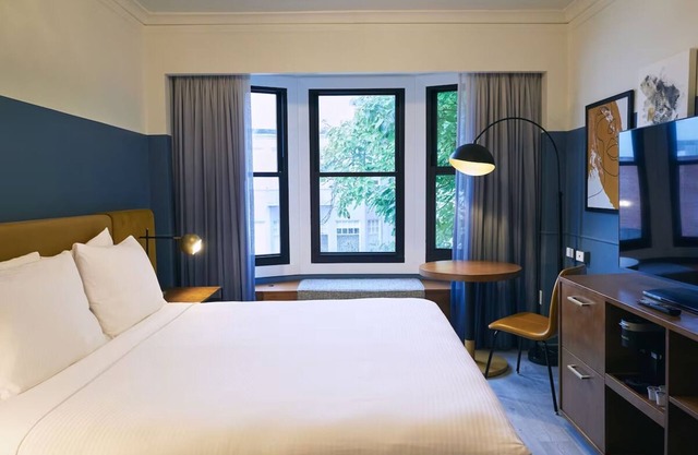 Union Square Room in Boutique SF Hotel Near Wharf & Grace Cathedral