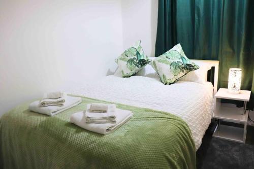 Unique 3 Bedroom House FREE WiFI & Parking