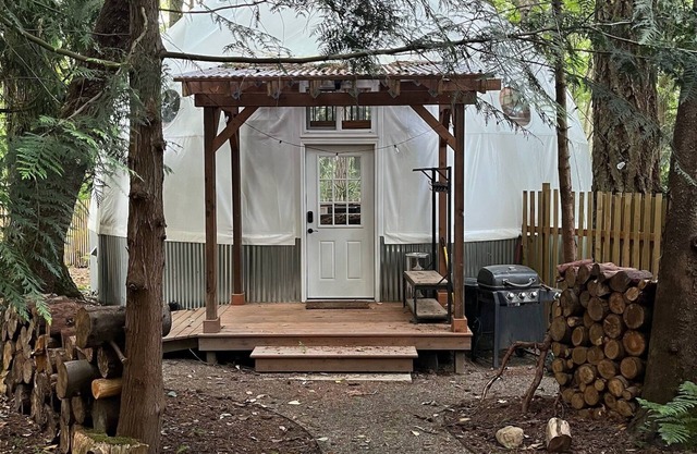 Unique dome experience on beautiful Bainbridge Island with WiFi