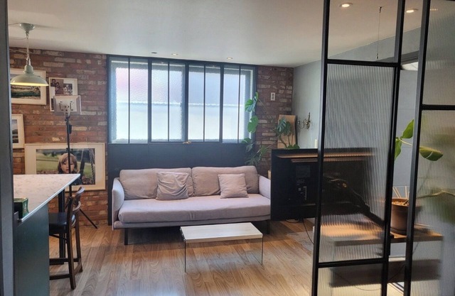 Unique Exposed Brick 2 Bed Lg open Kitchen w/gym