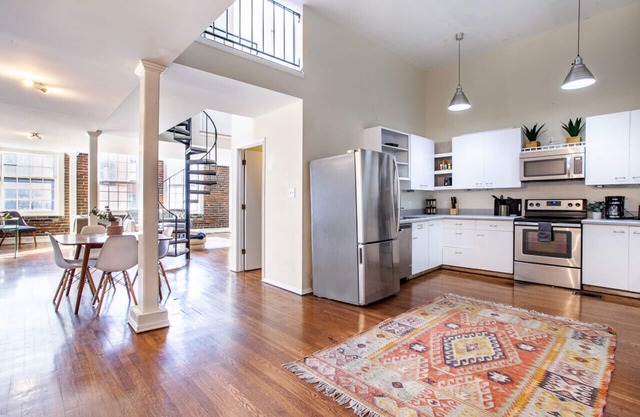 Unique Old City Loft - Minutes from Market Square