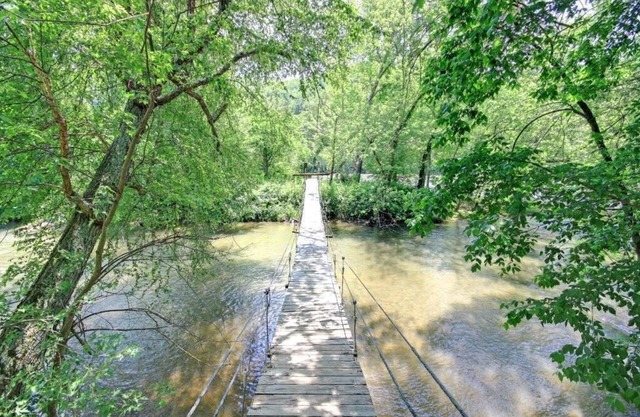 UNIQUE Private Island Cabin Close to Asheville. CONTACT HOST FIRST!