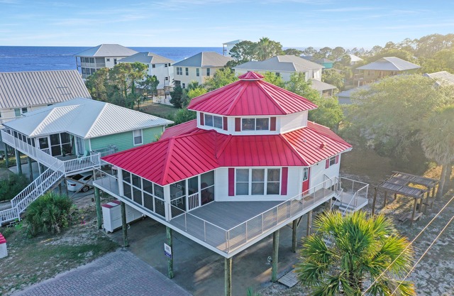 Unique & spacious w/Gulf views throughout, easy walk to beach ~ DeLight House