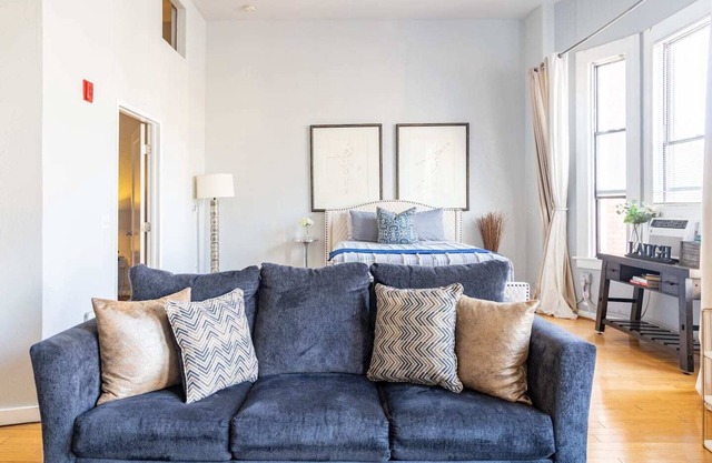 UNIT #302 1-bedroom/1-bath 700 sq. ft suite with Parking & 3 Beds including a full kitchen - Washer/Dryer