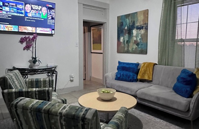 University home Cozy 2-bed great location safe hospital & UD nearby AC, WiFi