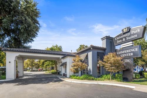 University Park Inn & Suites, an Ascend Collection Hotel