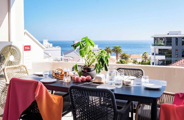 Unwind at Contemporary Alanda Apartment