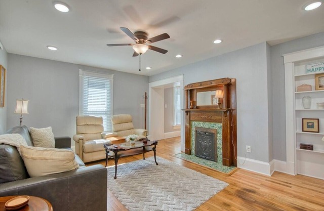 Unwind in the recently remodeled cute little house at the iconic State Street.