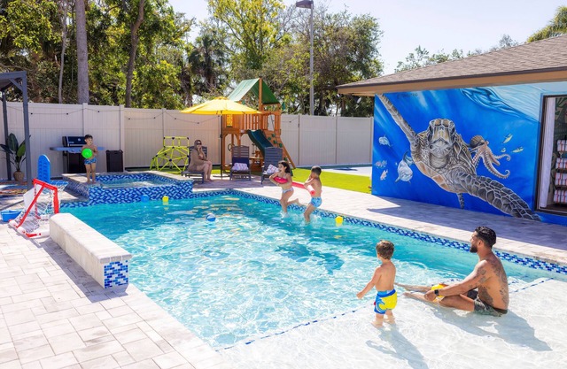 Unwind w/Pickleball, Hot Tub & More, 9 Min AMI