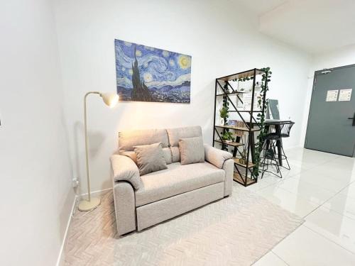 Up to 5 Pax,1Bedroom- above Paradigm mall & Escape JB