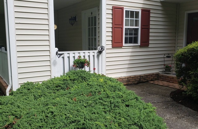 Updated, 2 Bedroom Condo - Sleep 6 off of Price's Fork - 2 Night Minimum