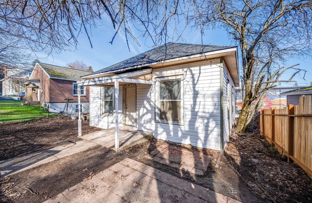 Updated 2-bedroom single family house in downtown Pullman