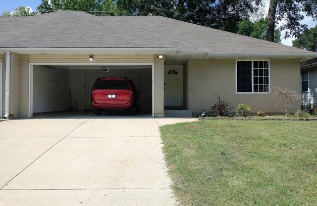Updated 2 BR/2BA in family friendly neighborhood with extras