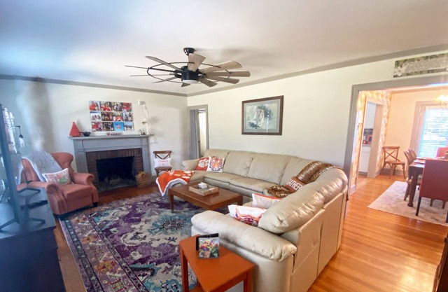 Updated Clemson Cottage with Room for Everyone!