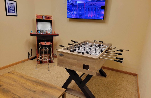 Updated Condo w PopAShot,Arcade,Foosball,gamerm! Pool/hot tub resort