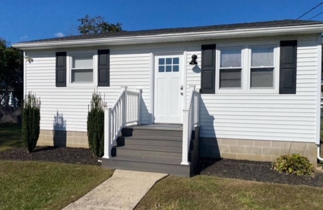 Updated, HOT TUB, DOG Friendly, LGE PRIV YARD, Grill, Bikes, KAYAK, Paddle board