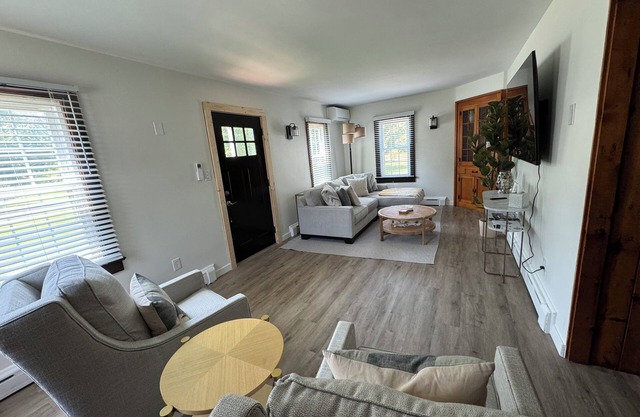 Updated new and perfect Location Boardwalk and Beach min away Large family home