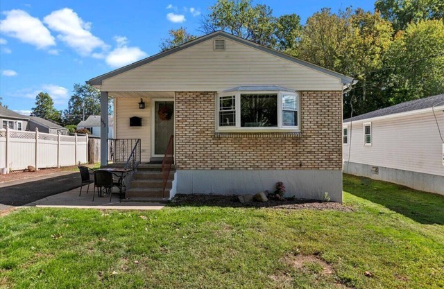 Updated ranch Home 4 minutes from the beach on a quiet end street.