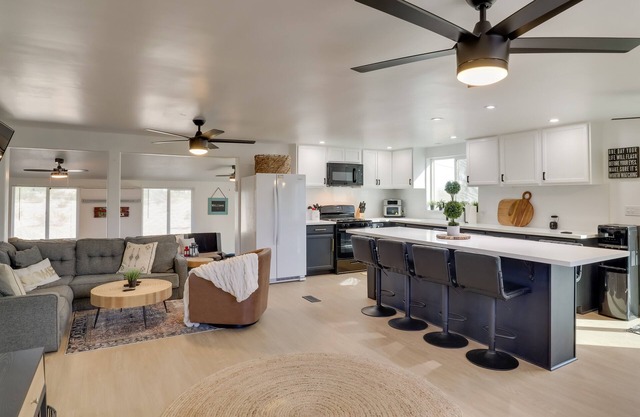 Updated Topock Home w/Deck & Fire Pit!