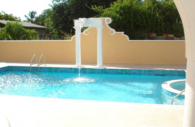 Upscale furnished holiday apartment in quiet road with pool close to golf club