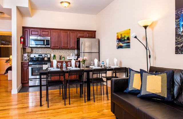*Upscale in Prime Area, Minutes to Subway/Path Train; 8-10ppl. w/Garage!