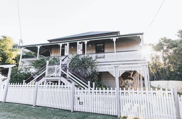 Urban Getaway Ipswich Colonial 6 bed 3 bath