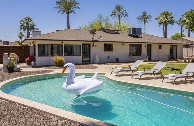URBAN IN OLD TOWN - PRIVATE POOL - HEART OF OLD TOWN