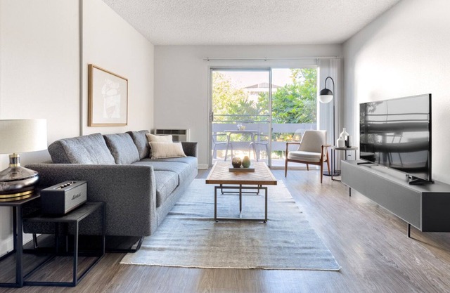 Urban Koreatown 1BR w/ Pool, Gym, nr. DTLA & Restos by Blueground