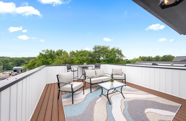 Urban Rooftop of Downtown (1014 Franklin St)
