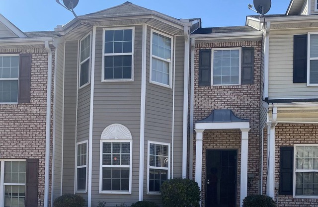 Urban townhome 12 minutes to Atlanta airport 22 minutes to downtown/sixflags