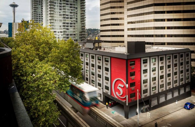 Urban Two Queen w/Tub, Hotel FIVE, Designer Toiletries, near Seattle Waterfront