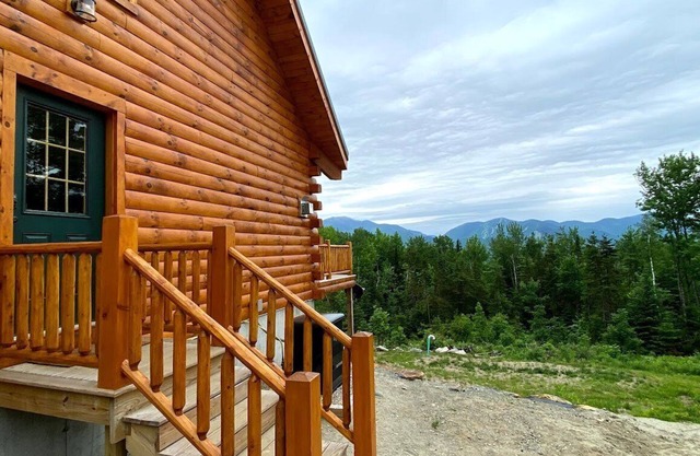 UV Log home w/Cannon MT views! Minutes to attractions. Fireplace, Pool Table, AC, dog friendly!