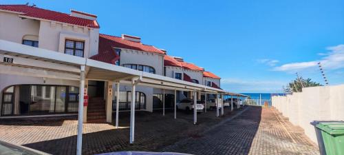 Uvongo Cabanas, Manaba Beach