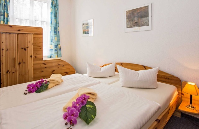 Vacation apartment in the side wing with forest view - Strandvilla Imperator | Hotel &