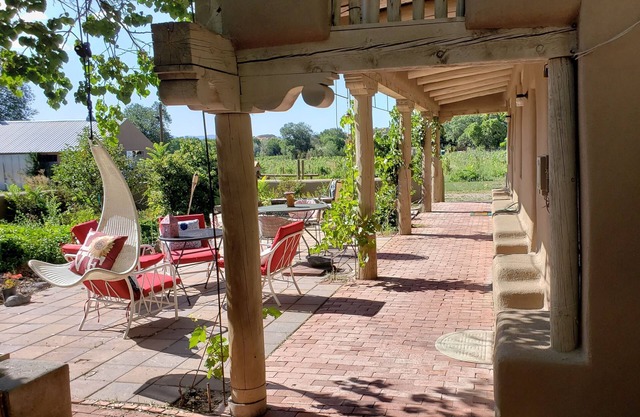 Vacation Casita Manzana - next to Vineyard in Nambe, Santa Fe County, NM