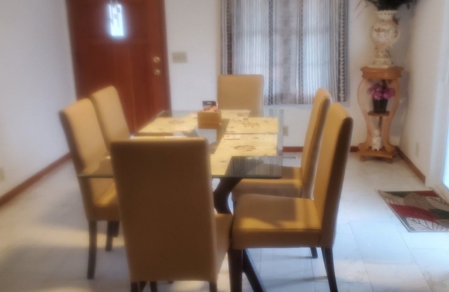Vacation or Temporary Stay 35 min to Charleston Airport.