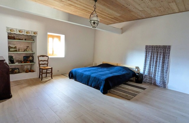 Vacation rental lakes, vineyards and mountains area
