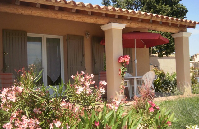 Vacation rental maisonnette in Gard village between Orange and Avignon