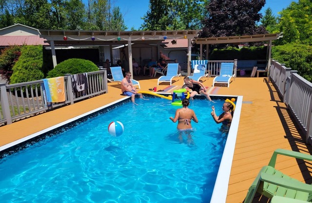 Vacation Rental with pool and access to Bay with dock and launching abilities.