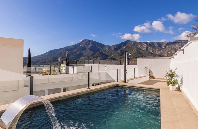 VALERIA HYDROMASSAGE ROOM WITH MOUNTAIN VIEWS